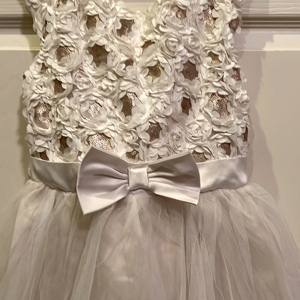 Triple layered white and cream flower girl/special occasion. Sz 8. Gold sequins - Picture 2 of 9